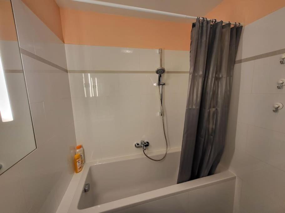 Enjoy Vienna Apartment Ngoại thất bức ảnh